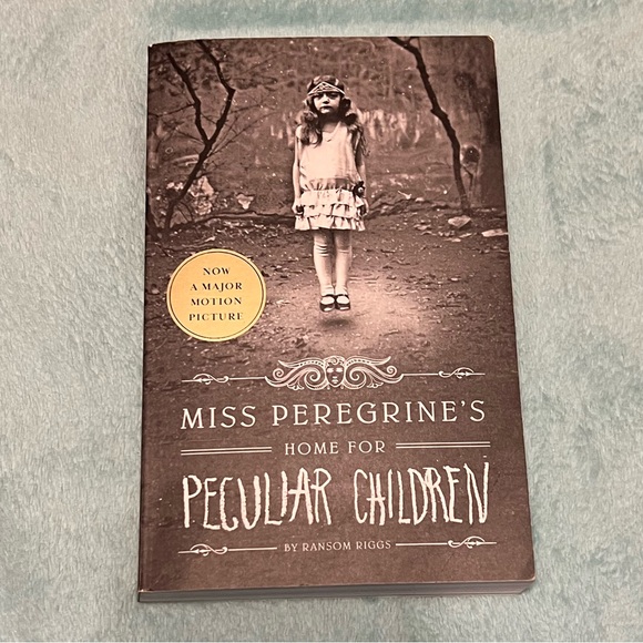 Miss Peregrine’s Home for Peculiar Children Book - Picture 1 of 5